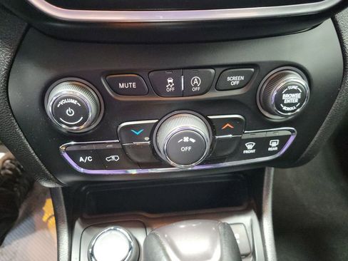 Used 2021 Jeep Cherokee Latitude Lux image 45