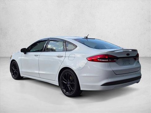 Used 2017 Ford Fusion SE w/ Equipment Group 201A FWD image 9