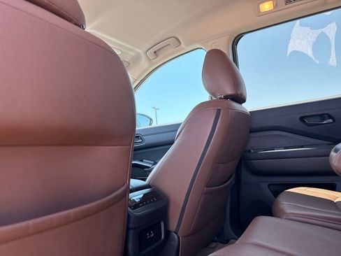 Certified 2024 Nissan Pathfinder SV FWD image 36