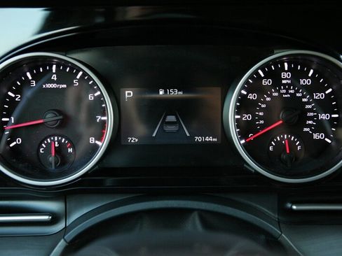 Used 2022 Kia Carnival SX image 32