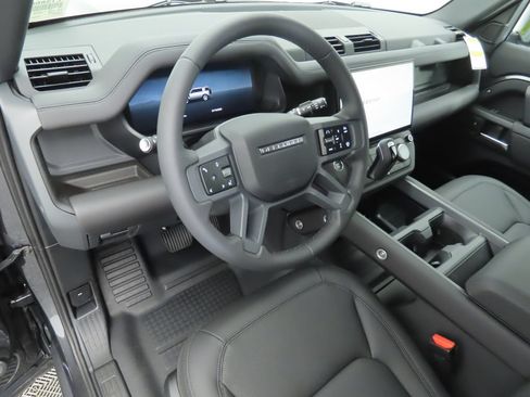 Used 2026 Land Rover Defender 110 S AWD/4WD image 9