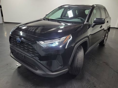 Used 2024 Toyota RAV4 LE AWD/4WD image 4