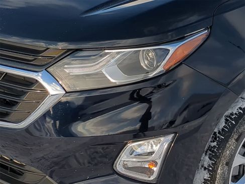 Used 2020 Chevrolet Equinox LT w/ Driver Convenience Package image 11