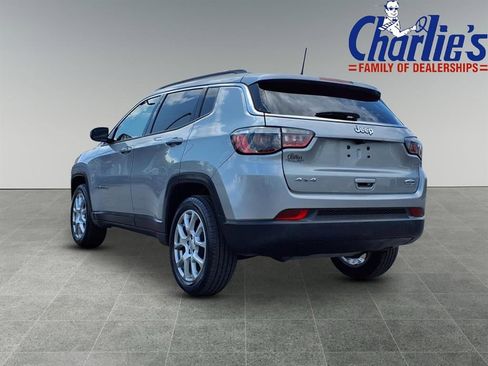 Used 2022 Jeep Compass Latitude image 3