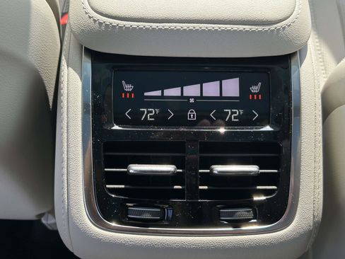 New 2026 Volvo XC90 B5 Ultra w/ Protection Package Premier AWD/4WD image 17