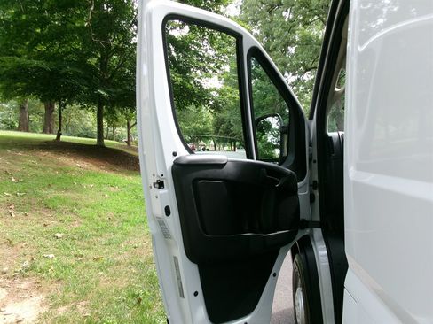 Used 2025 RAM ProMaster 2500 w/ U-Haul Equipment Group FWD image 10