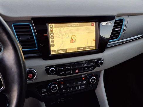 Used 2017 Kia Niro Touring image 20