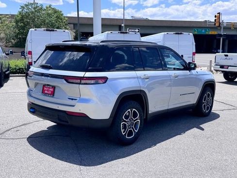Used 2023 Jeep Grand Cherokee Trailhawk w/ Advanced Protech Group II AWD/4WD image 9