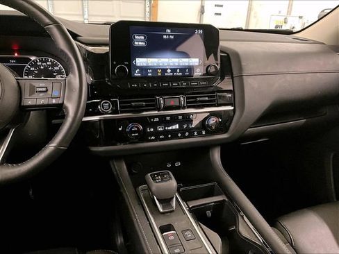 Used 2023 Nissan Pathfinder SL w/ Black Appearance Package AWD/4WD image 6