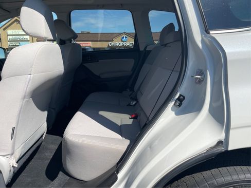 Used 2016 Subaru Forester 2.5i Premium w/ Popular Package #2 AWD/4WD image 10