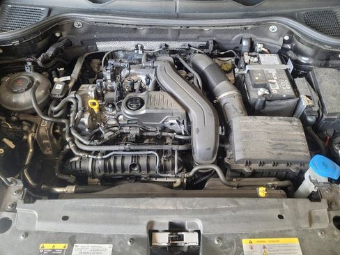 Used 2024 Volkswagen Taos SE image 30