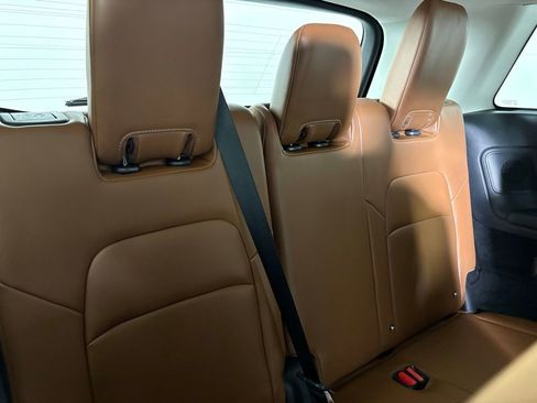 Used 2022 Nissan Pathfinder Platinum w/ Cargo Package AWD/4WD image 18