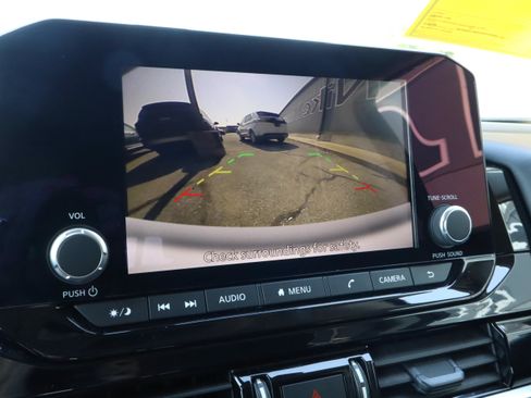 Used 2025 Nissan Pathfinder SV FWD image 12