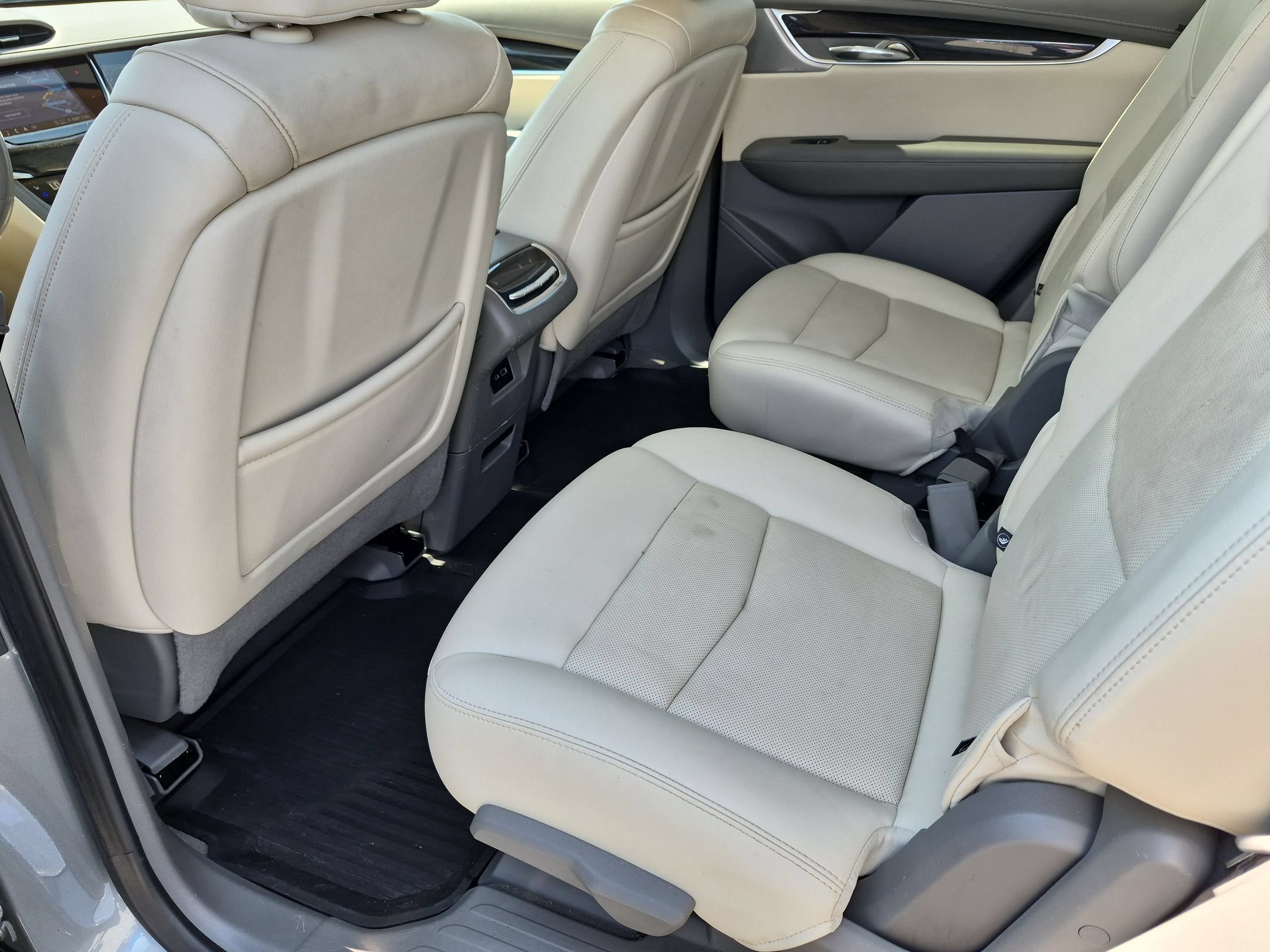 Certified 2023 Cadillac XT6 Premium Luxury w/ LPO, Floor Liner Package AWD/4WD image 30