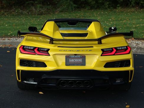 Used 2025 Chevrolet Corvette Z06 w/ Chrome Exterior Badge Package image 24