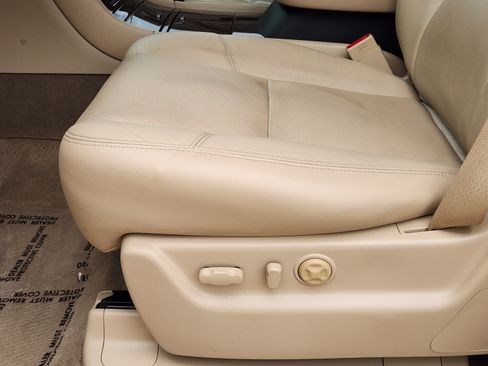 Used 2014 Cadillac Escalade Premium AWD/4WD image 19