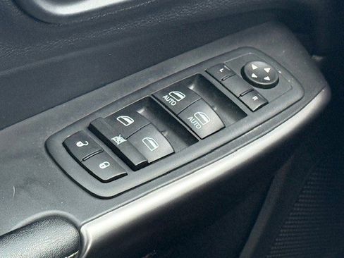 Used 2020 Jeep Cherokee Limited image 30