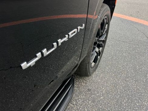 Used 2022 GMC Yukon XL SLE w/ Gmc Pro Safety Plus Package image 34