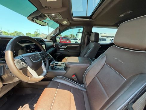 Used 2024 GMC Sierra 1500 Denali w/ Denali Reserve Package AWD/4WD image 4