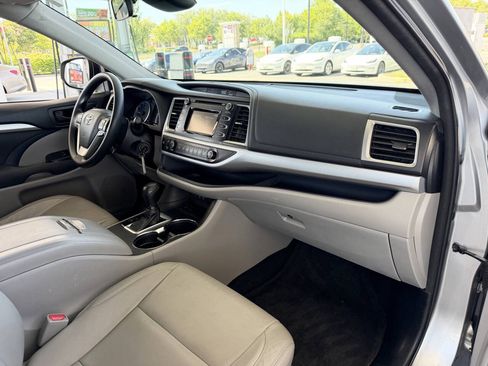 Used 2018 Toyota Highlander LE FWD image 21