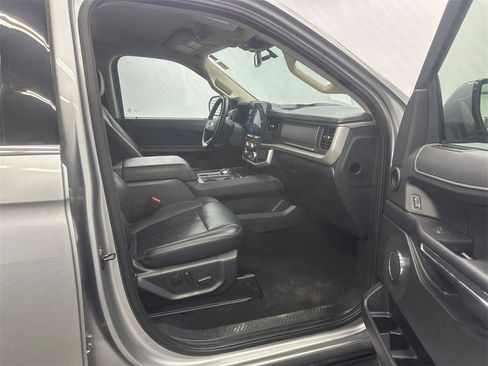 Used 2024 Ford Expedition Max XLT image 15