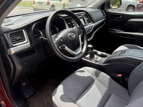 Used 2015 Toyota Highlander LE FWD image 22