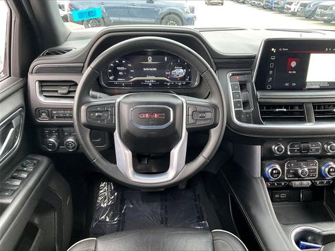 Used 2024 GMC Yukon XL SLT image 17
