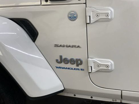 Used 2024 Jeep Wrangler Sahara image 10