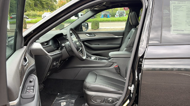 New 2027 Jeep Grand Cherokee Limited AWD/4WD image 9