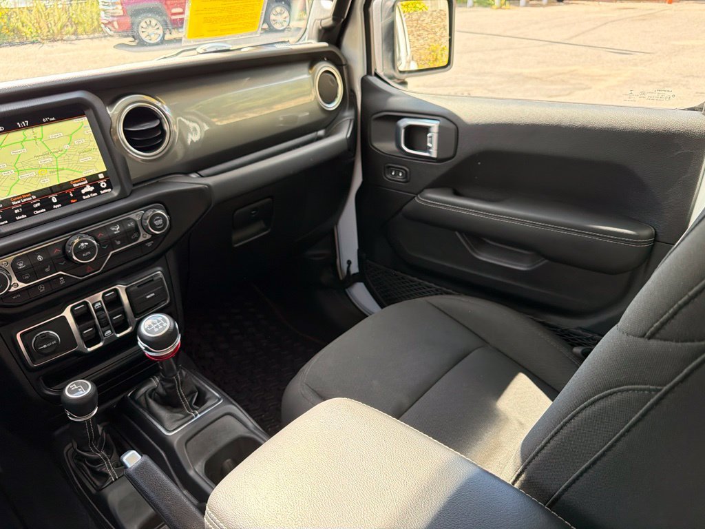 Used 2022 Jeep Gladiator Overland w/ Cold Weather Group AWD/4WD image 26