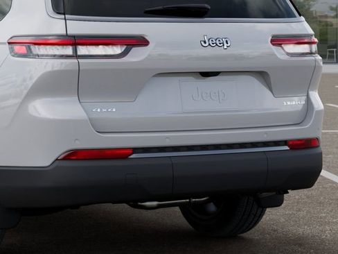 New 2026 Jeep Grand Cherokee L Limited w/ Limited Altitude Package AWD/4WD image 13