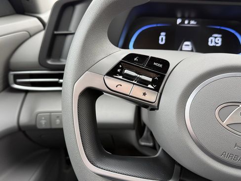 Certified 2025 Hyundai Elantra SE image 27