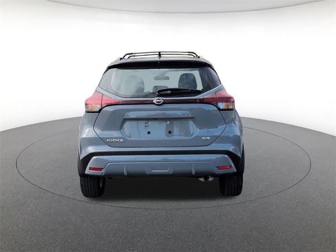 Used 2023 Nissan Kicks SR w/ SR Premium Package image 6