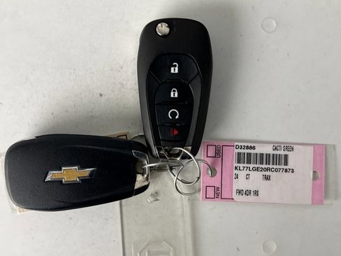 Used 2024 Chevrolet Trax RS FWD image 10