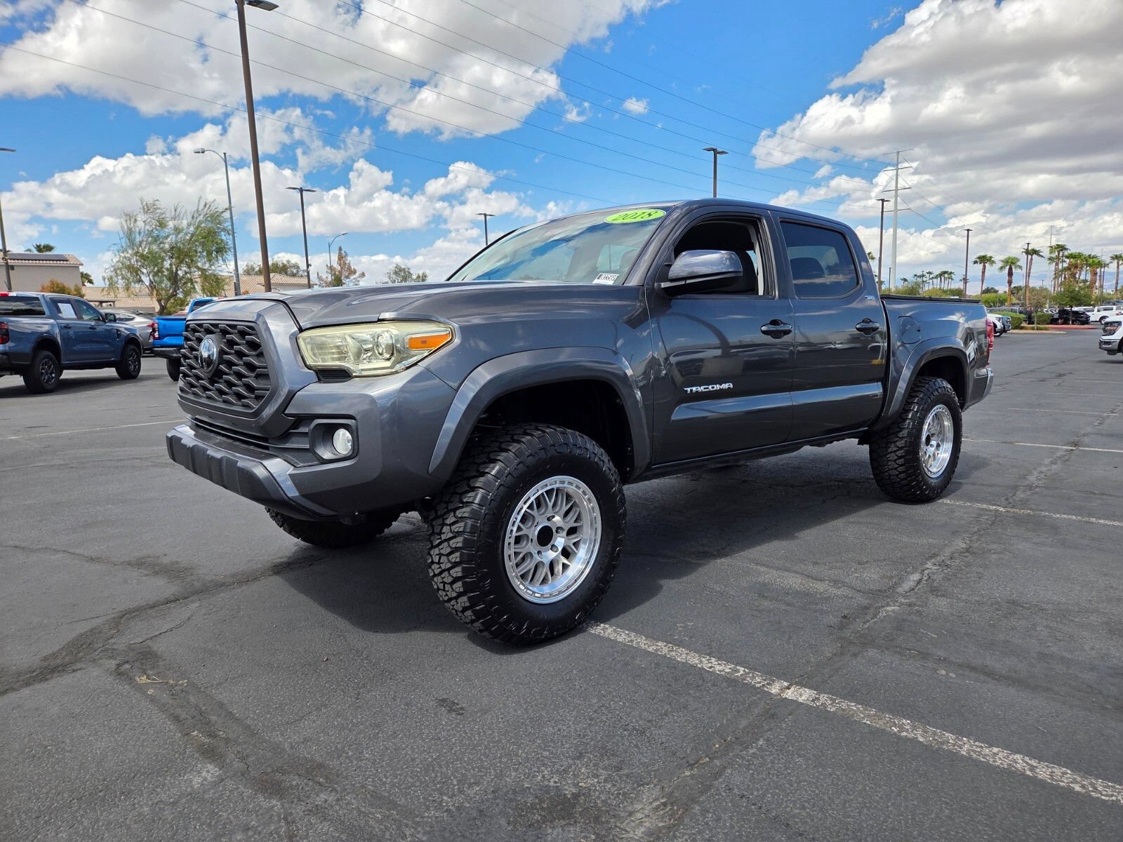 Used 2018 Toyota Tacoma SR5 RWD image 2