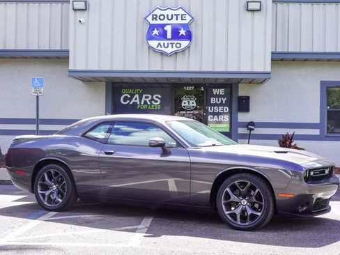 Used 2019 Dodge Challenger SXT w/ Plus Package RWD image 5