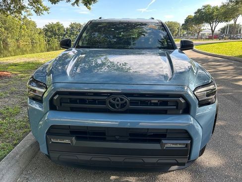 Used 2025 Toyota 4Runner SR5 AWD/4WD image 9