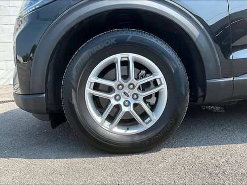 Used 2025 Ford Explorer Active AWD/4WD image 8