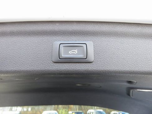 Used 2019 Audi Q3 2.0T Premium image 19