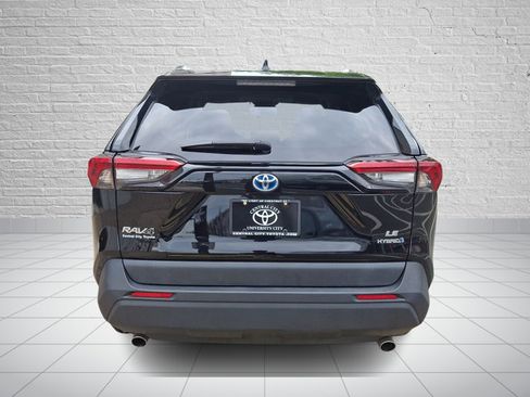 Used 2024 Toyota RAV4 LE AWD/4WD image 5