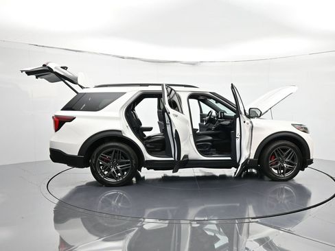 Certified 2025 Ford Explorer ST-Line w/ Premium Package image 50