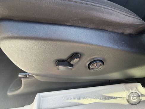 Used 2022 Chrysler Voyager LX FWD image 17