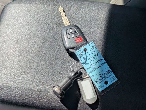 Used 2019 Toyota Tacoma SR5 image 34