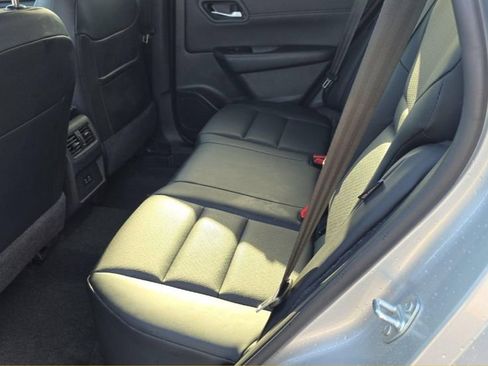Used 2023 Nissan Rogue SV w/ SV Premium B Package FWD image 6