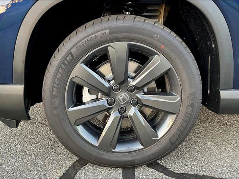 New 2025 Honda Pilot Sport image 8