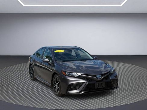 Used 2023 Toyota Camry SE FWD image 1