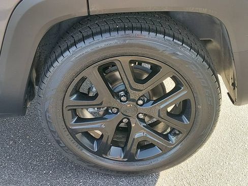 Used 2018 Jeep Renegade Altitude w/ Popular Equipment Group FWD image 16