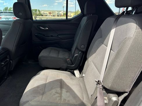 Used 2023 Chevrolet Traverse LT FWD image 17
