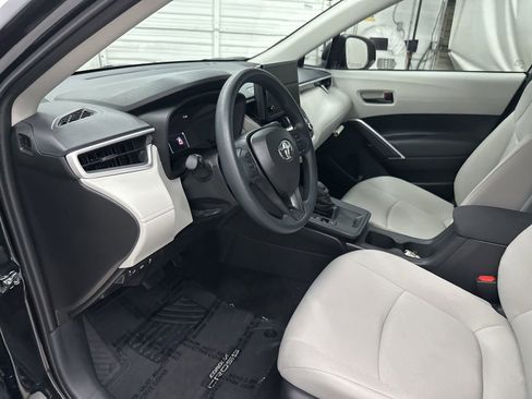 Used 2026 Toyota Corolla Cross L image 9