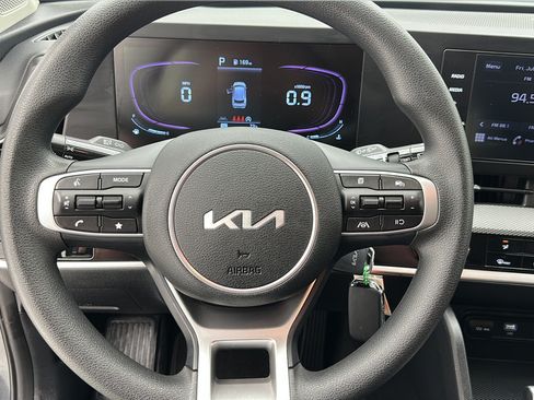 Used 2023 Kia Sportage LX AWD/4WD image 15
